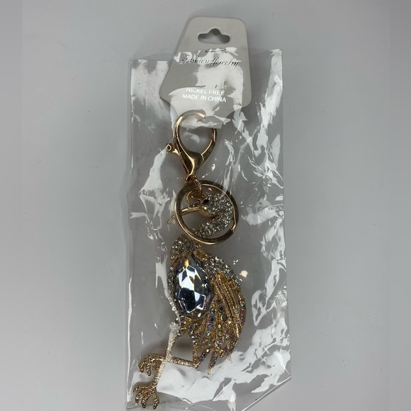 Gold flamingo keychain - Picture 5 of 6